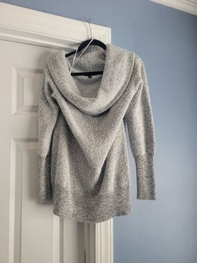 BNWOT Banana Republic Off The Shoulder Sweater